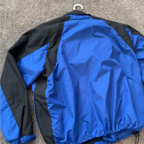 Lightweight windbreaker - Picture 2 of 2